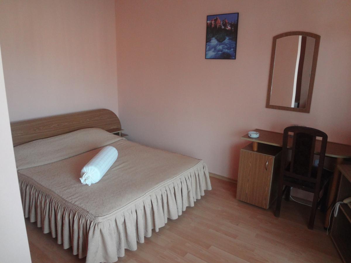 Paradise Hotel Madzharovo Rom bilde