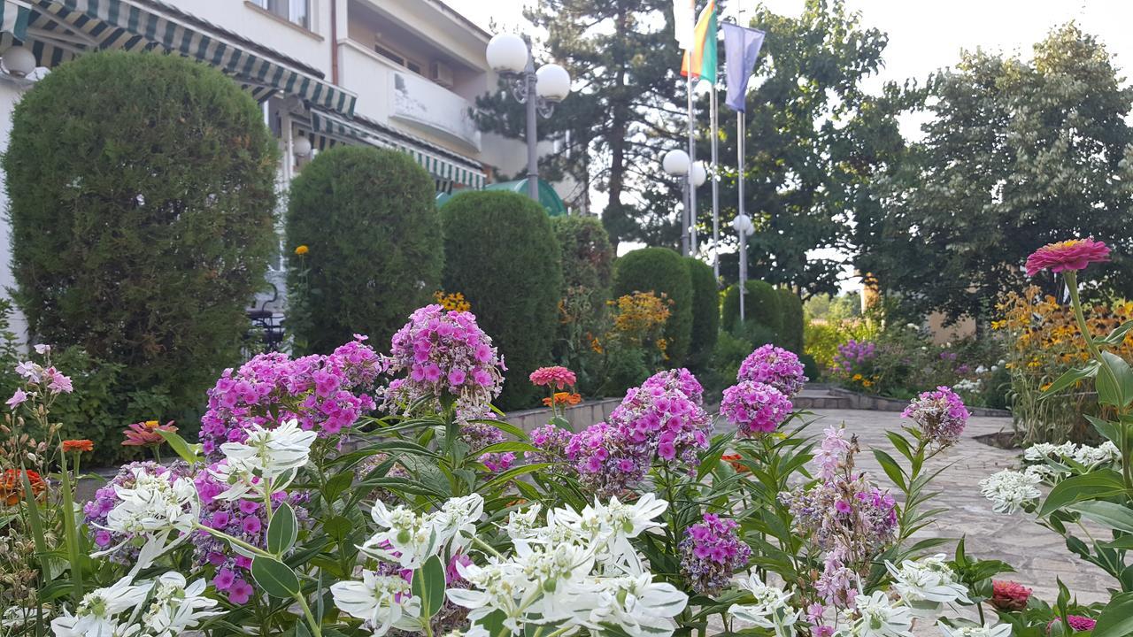 Paradise Hotel Madzharovo Eksteriør bilde